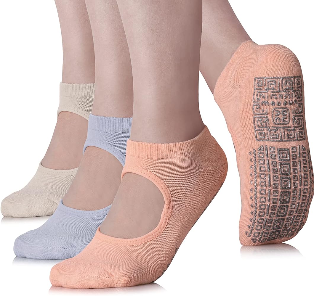 unenow Non Slip Grip Yoga Socks for Women with Cushion for Pilates, Barre, Home