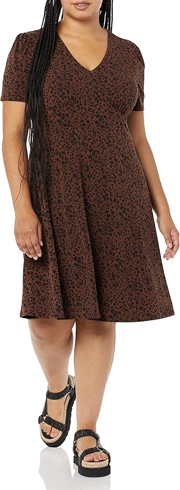 Amazon Essentials Women's Short Sleeve V-Neck Gathered Fit and Flare Dress